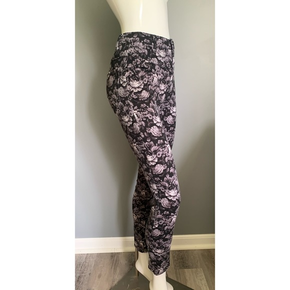 UO BDG : blacked out floral print jeans - Picture 4 of 11